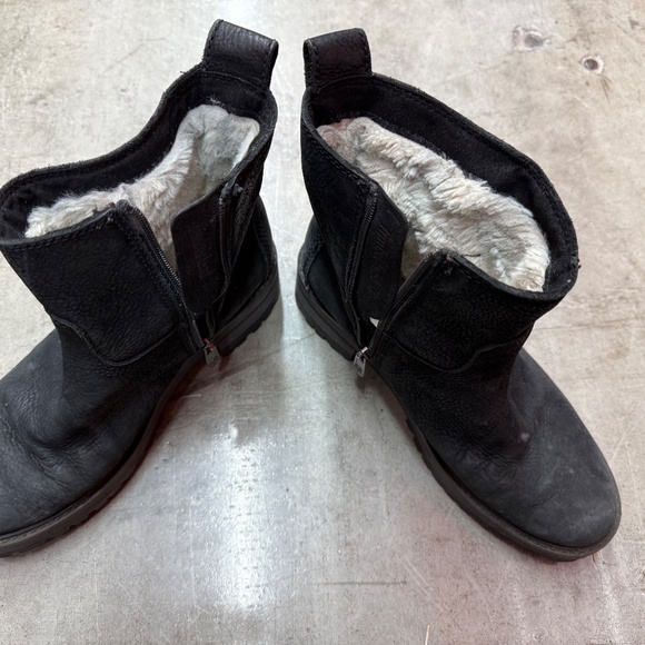 Timberland Women’s Ankle Boots A257S-A3919 — US 7.5W - Like New (used once) - Picture 1 of 9